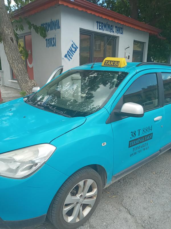 Tomarza Taksi, 38T8800 plakalı turkuaz Dacia Lodgy - Fotoğraf 1