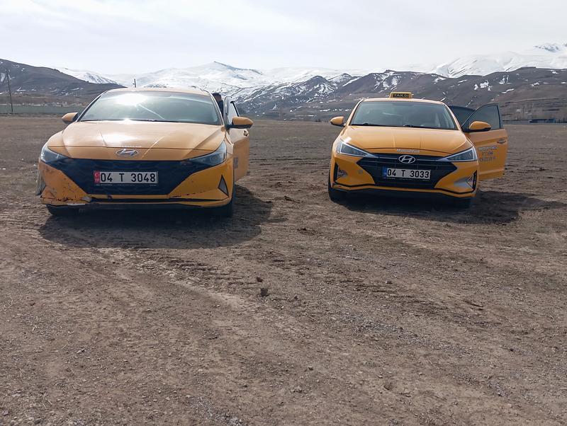 Bahçelievler Taksi, 34TCF27 plakalı sarı Toyota Corolla - Fotoğraf 1